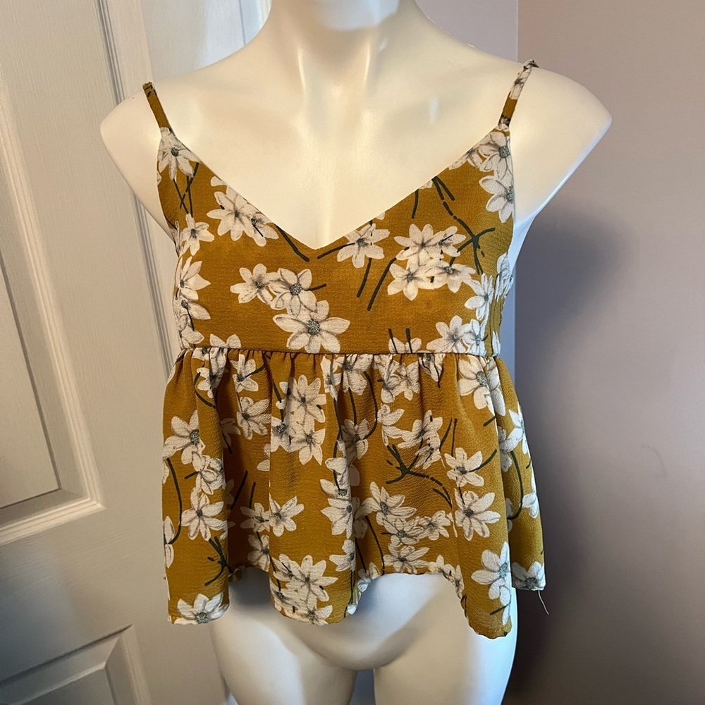Great condition Shein gold and green floral cropped peplum summer tank